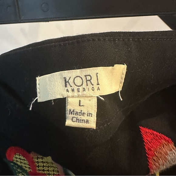 Black embroidered mini skirt - Picture 5 of 6